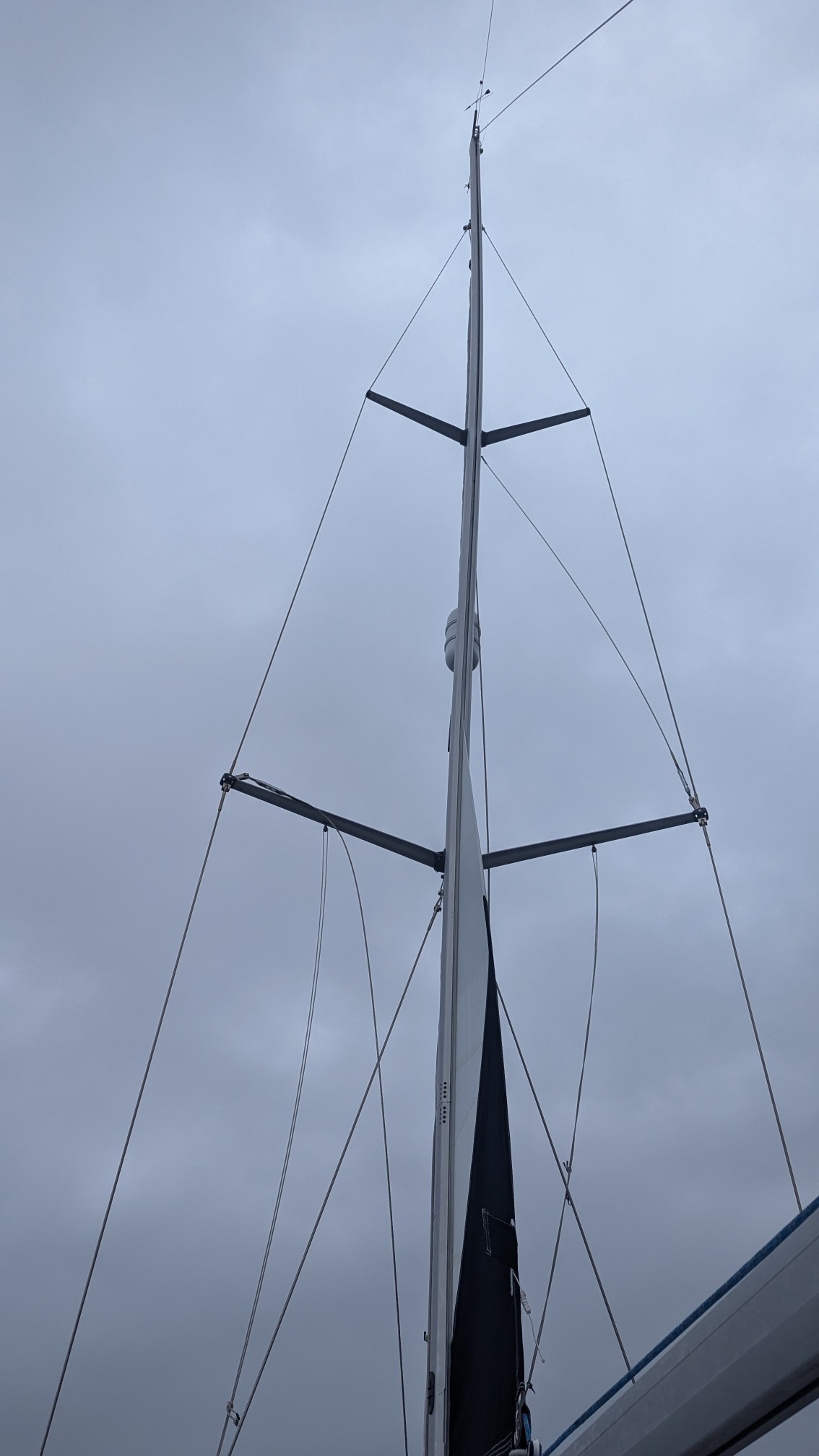 The missing diagonal shroud.